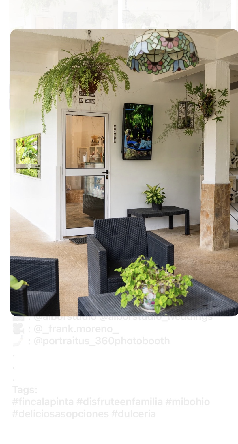 Entrada y terraza de la Dulcería de Finca La Pinta