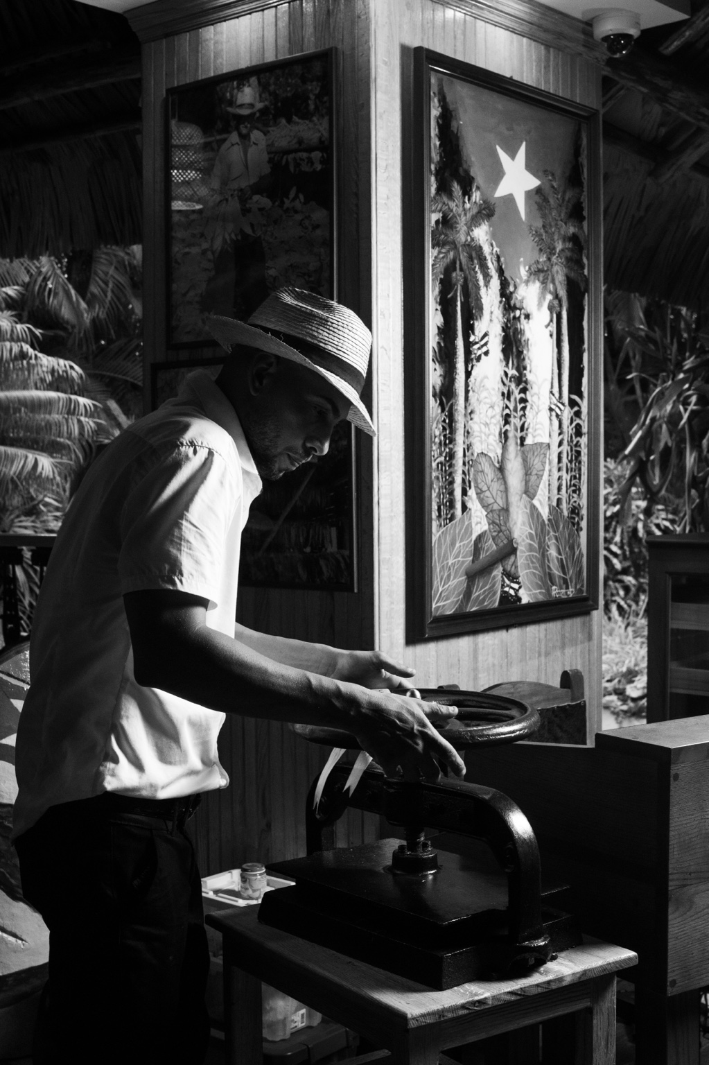 Detalle del trabajo artesanal del tabaco